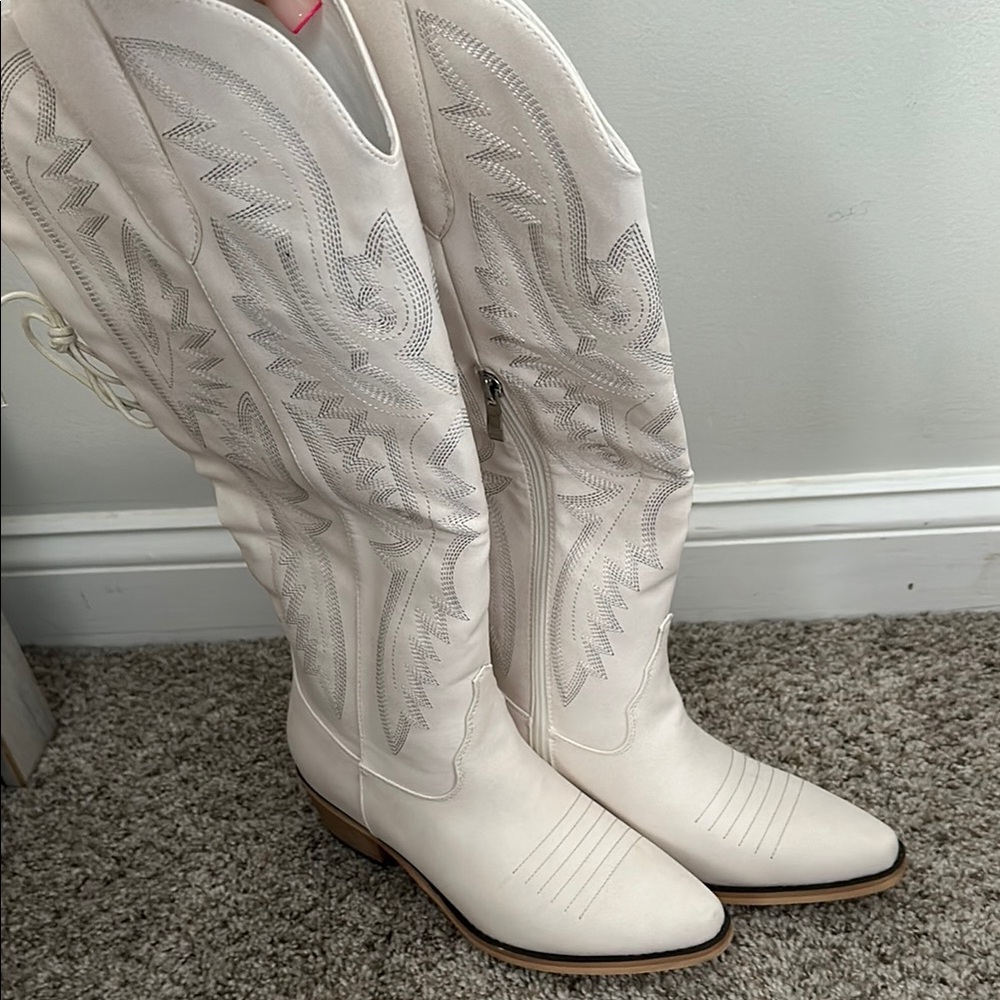 Elegant White Western Boots